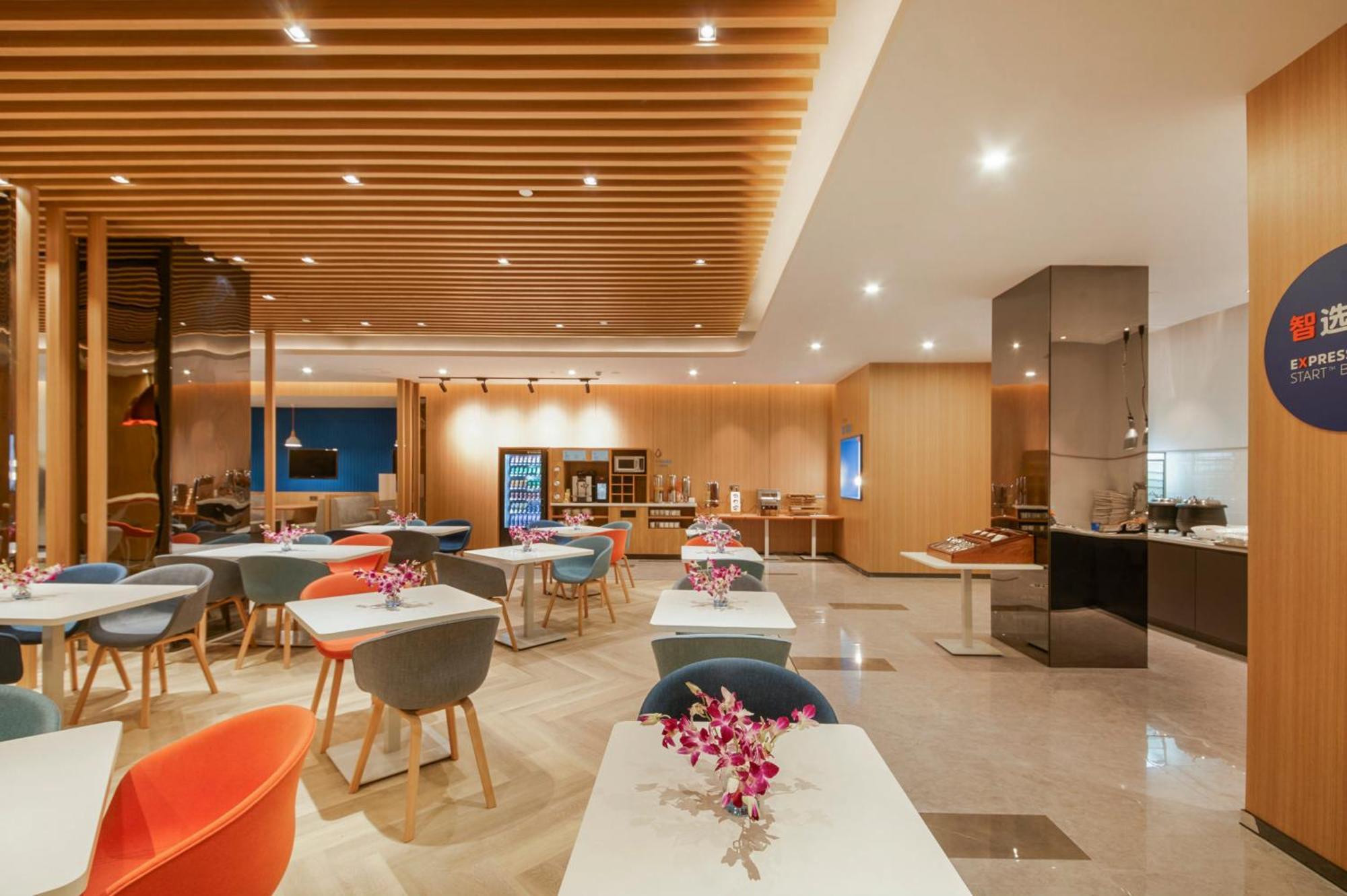 Holiday Inn Express Shanghai Xuhui Binjiang, An Ihg Hotel Εξωτερικό φωτογραφία